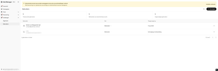 Gebruikersoverzicht met een uitnodiging in behandeling in OpenAI Ads Manager